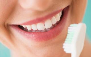 Поради стоматологів: скільки разів на день потрібно чистити зуби